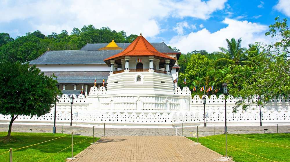 TWO DAYS / 1 NIGHTS TOUR KANDY AND COLOMBO